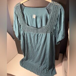 Old Navy Women’s Plus Sized Short Sleeved Square Neck top with flutter sleeve